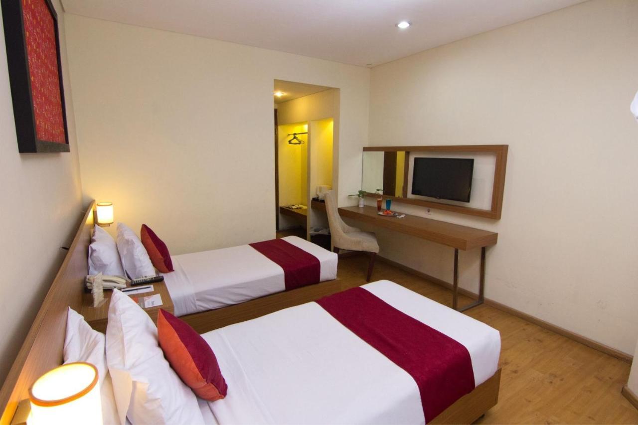 Hotel Montana Malang Exterior photo