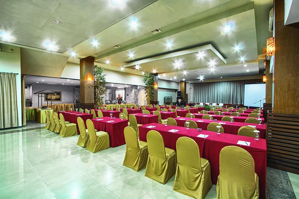 Hotel Montana Malang Exterior photo